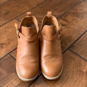 Brown old navy boots